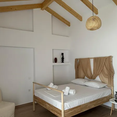 Nikludin & 別荘 ラガナス