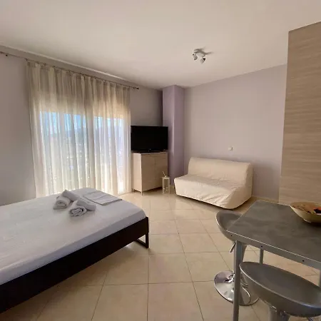Nikludin Suites&studios * Laganas