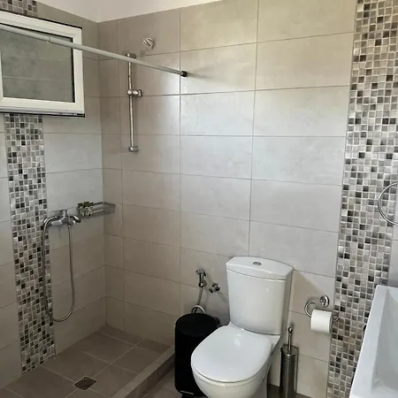 Nikludin & Ferienhaus Laganas