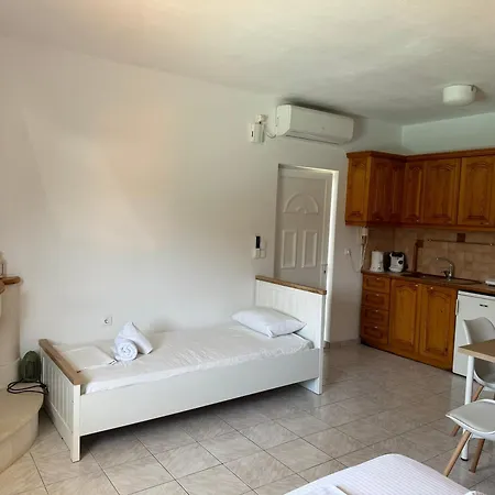 Nikludin Suites&studios Сasa de vacaciones Laganas