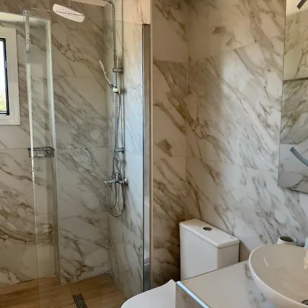 Nikludin & Ferienhaus Laganas