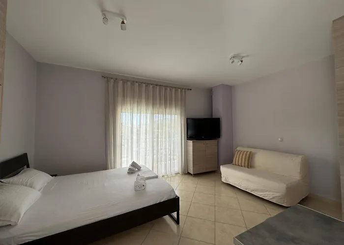 Nikludin & Tatil Evi Laganas